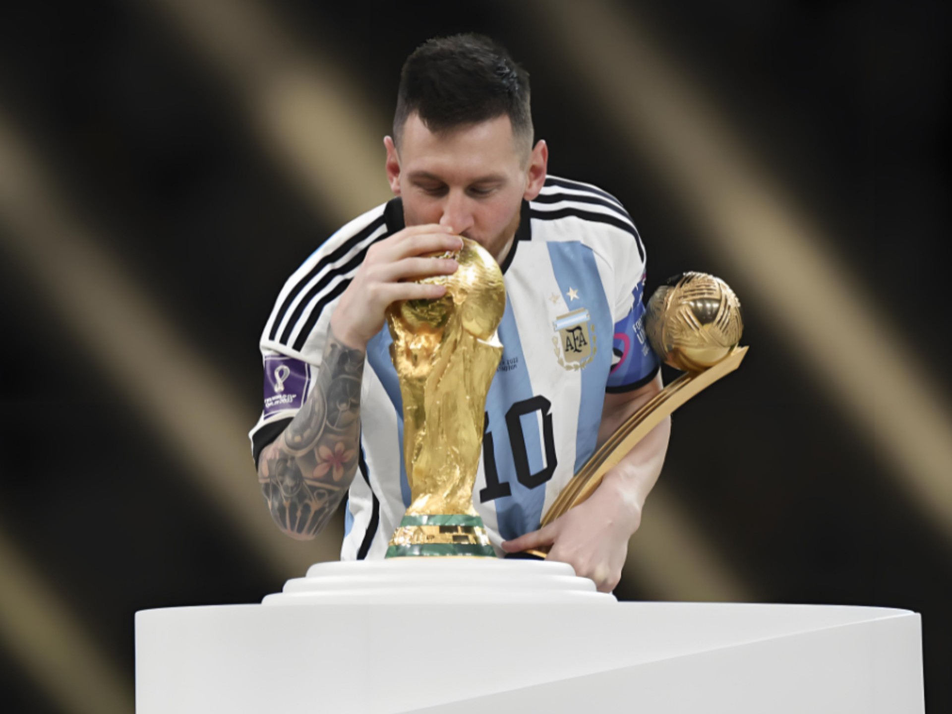 武汉三镇球员邓涵文离队加盟云南玉昆，结束本赛季征程。