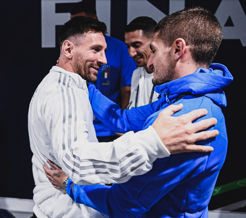 川超自贡队提前出线，奥运冠军高敏献花，全队坐摩托车巡游