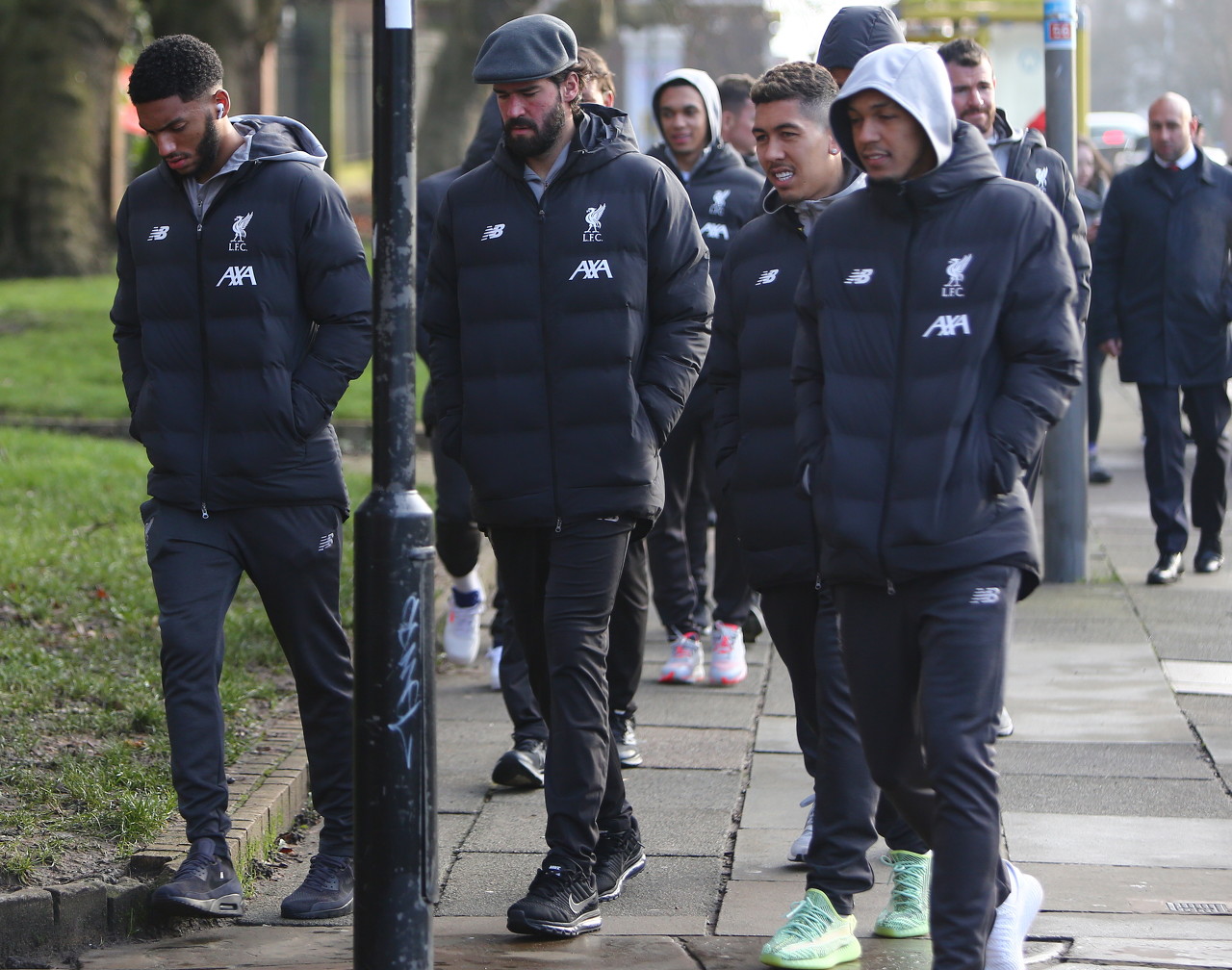 美记：多位高管认为浓眉交易到东部合适球队 有能力左右冠军归属（美媒：多位高管称若浓眉被交易至东部合适球队，将有望左右总冠军走向）